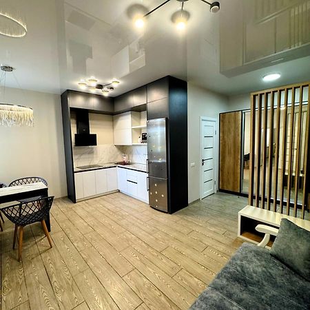 Vip Apartment У Центрі Міста, Новобуджк Театральний,Дуже Простора Rivne Extérieur photo