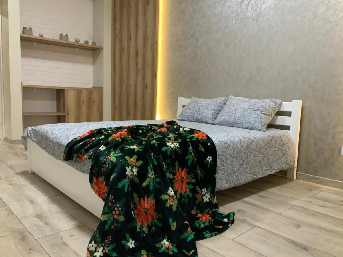 Vip Apartment У Центрі Міста, Новобуджк Театральний,Дуже Простора Rivne Extérieur photo