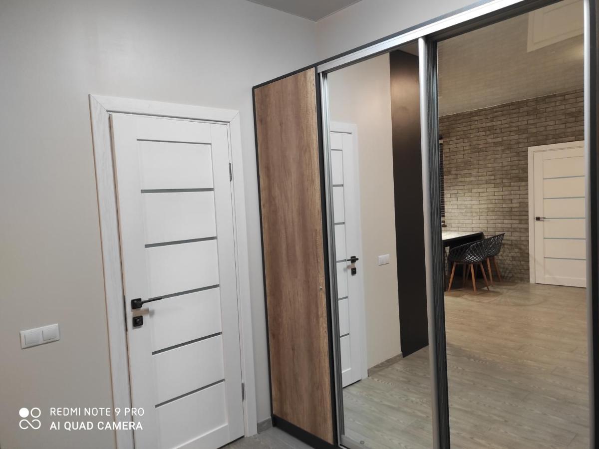Vip Apartment У Центрі Міста, Новобуджк Театральний,Дуже Простора Rivne Extérieur photo