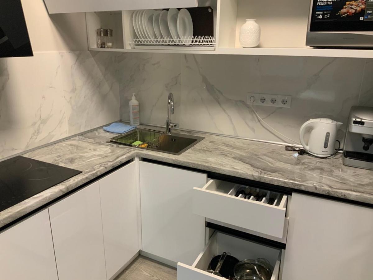 Vip Apartment У Центрі Міста, Новобуджк Театральний,Дуже Простора Rivne Extérieur photo