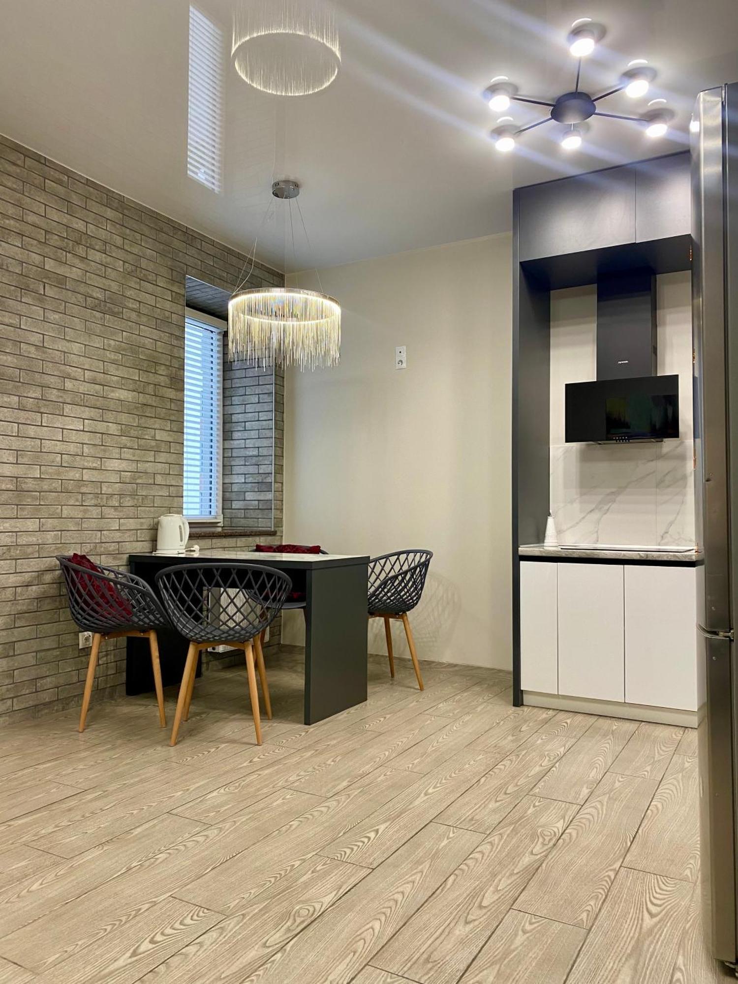 Vip Apartment У Центрі Міста, Новобуджк Театральний,Дуже Простора Rivne Extérieur photo