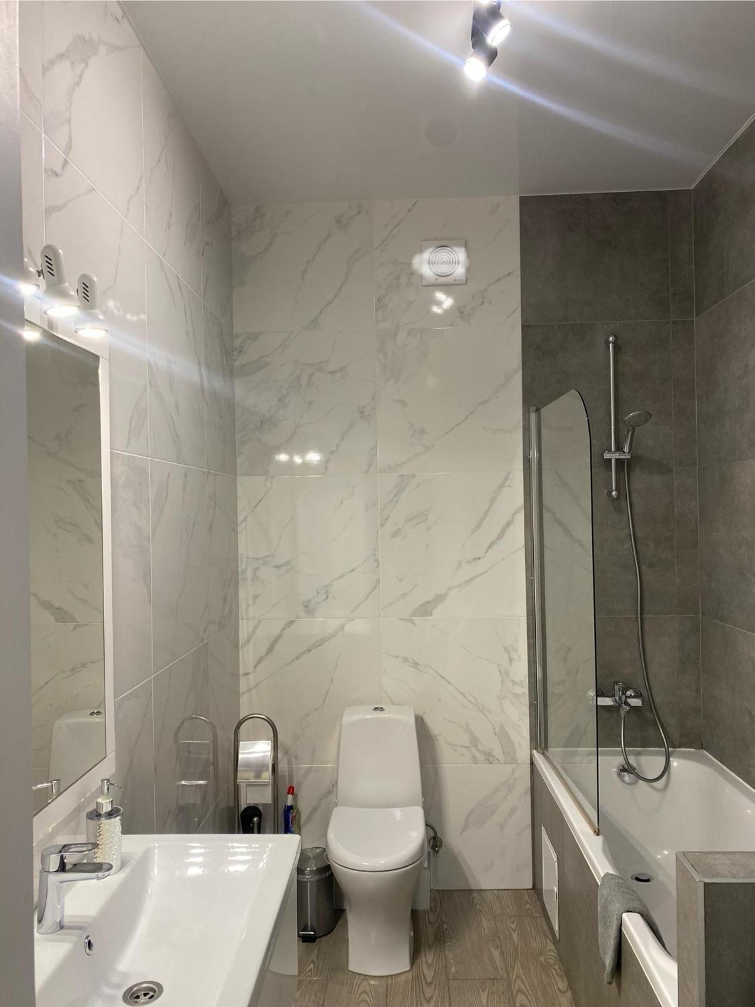 Vip Apartment У Центрі Міста, Новобуджк Театральний,Дуже Простора Rivne Extérieur photo