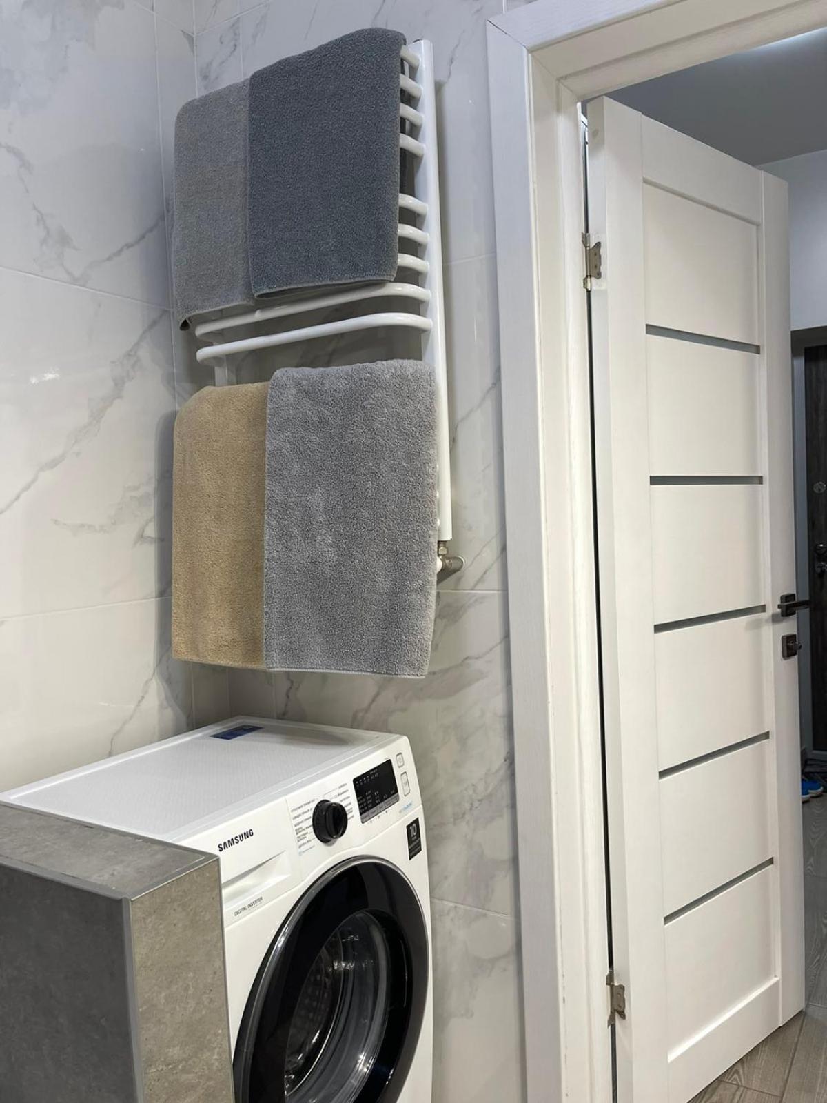 Vip Apartment У Центрі Міста, Новобуджк Театральний,Дуже Простора Rivne Extérieur photo