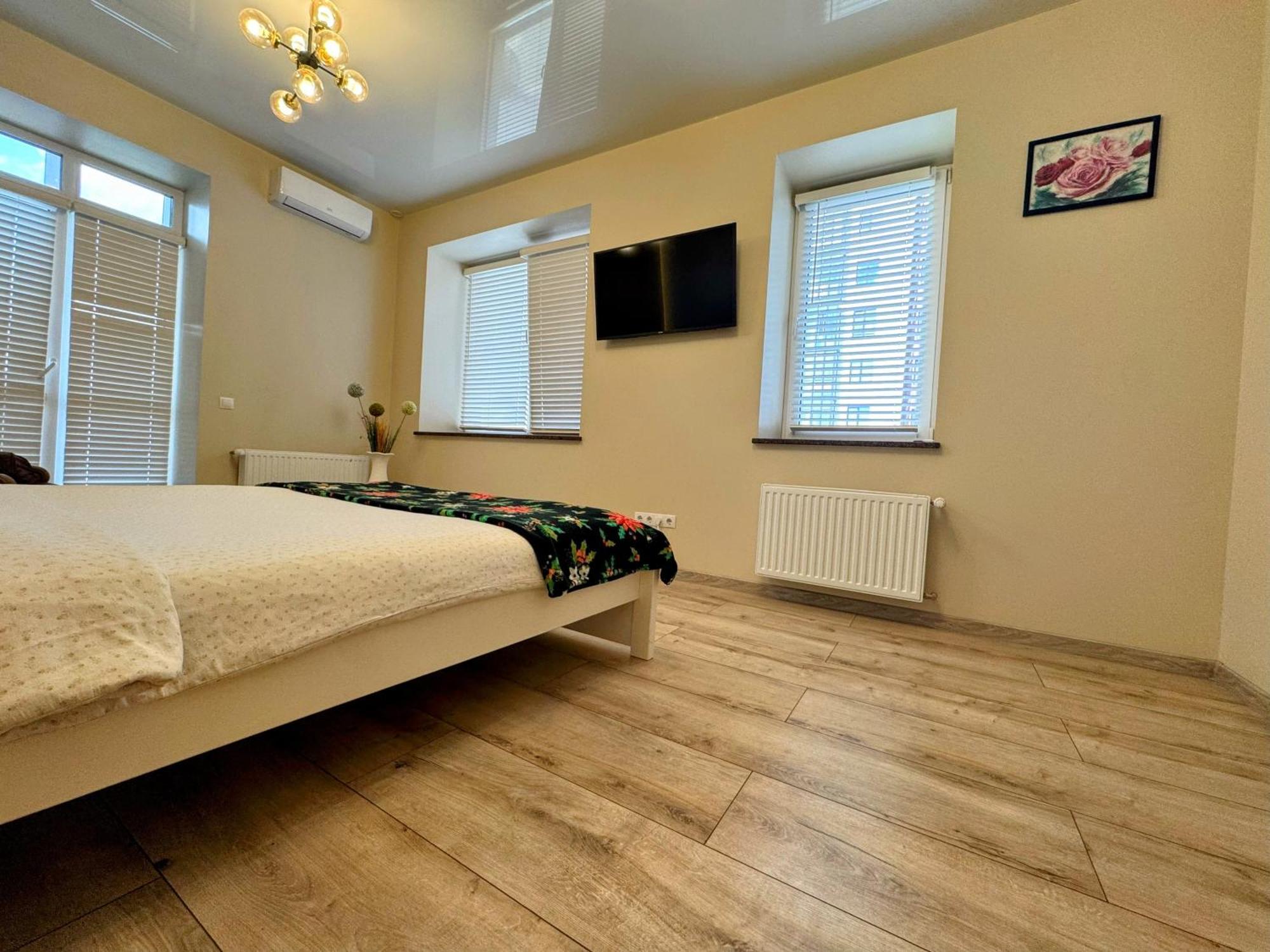 Vip Apartment У Центрі Міста, Новобуджк Театральний,Дуже Простора Rivne Extérieur photo