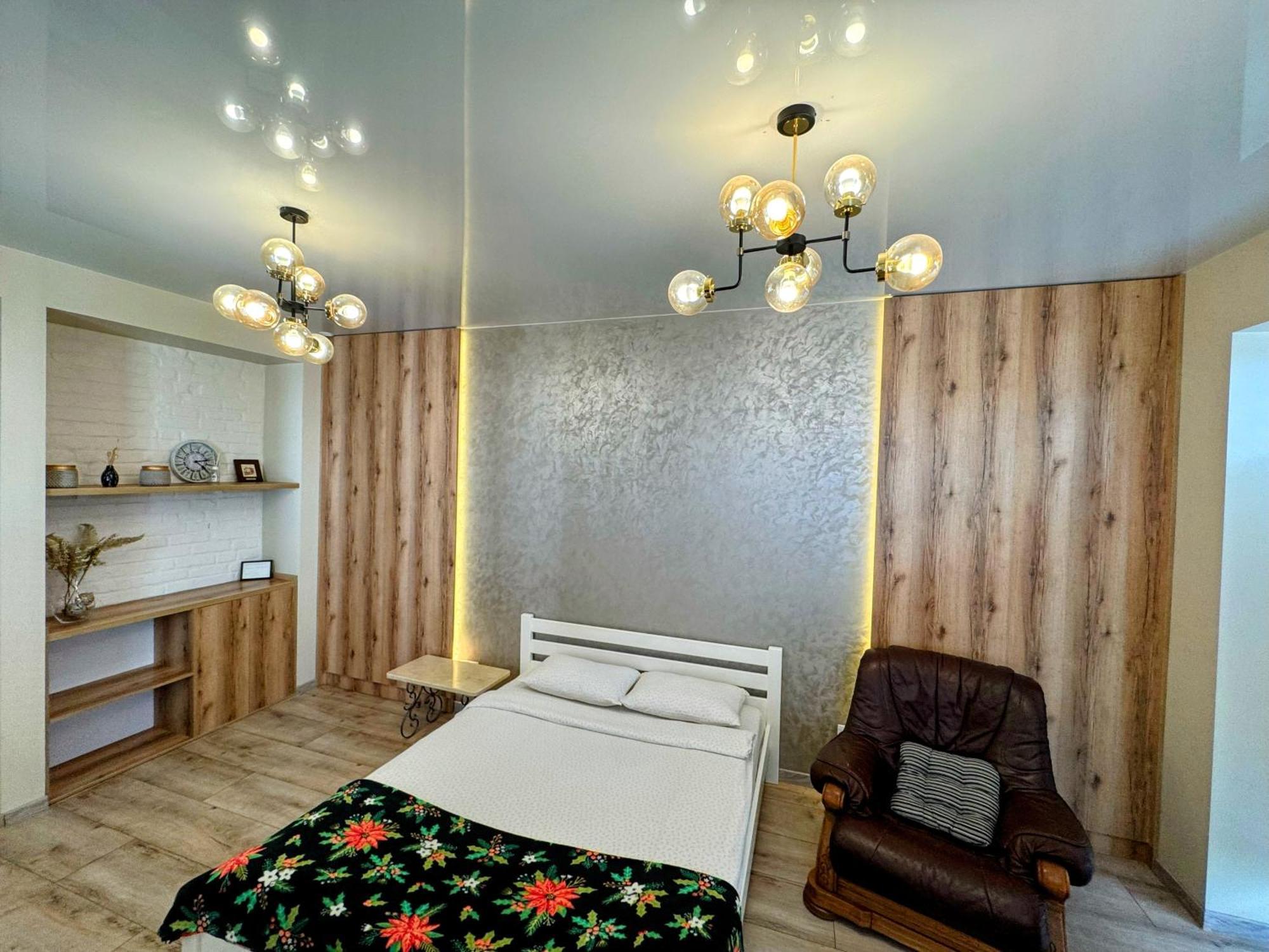 Vip Apartment У Центрі Міста, Новобуджк Театральний,Дуже Простора Rivne Extérieur photo