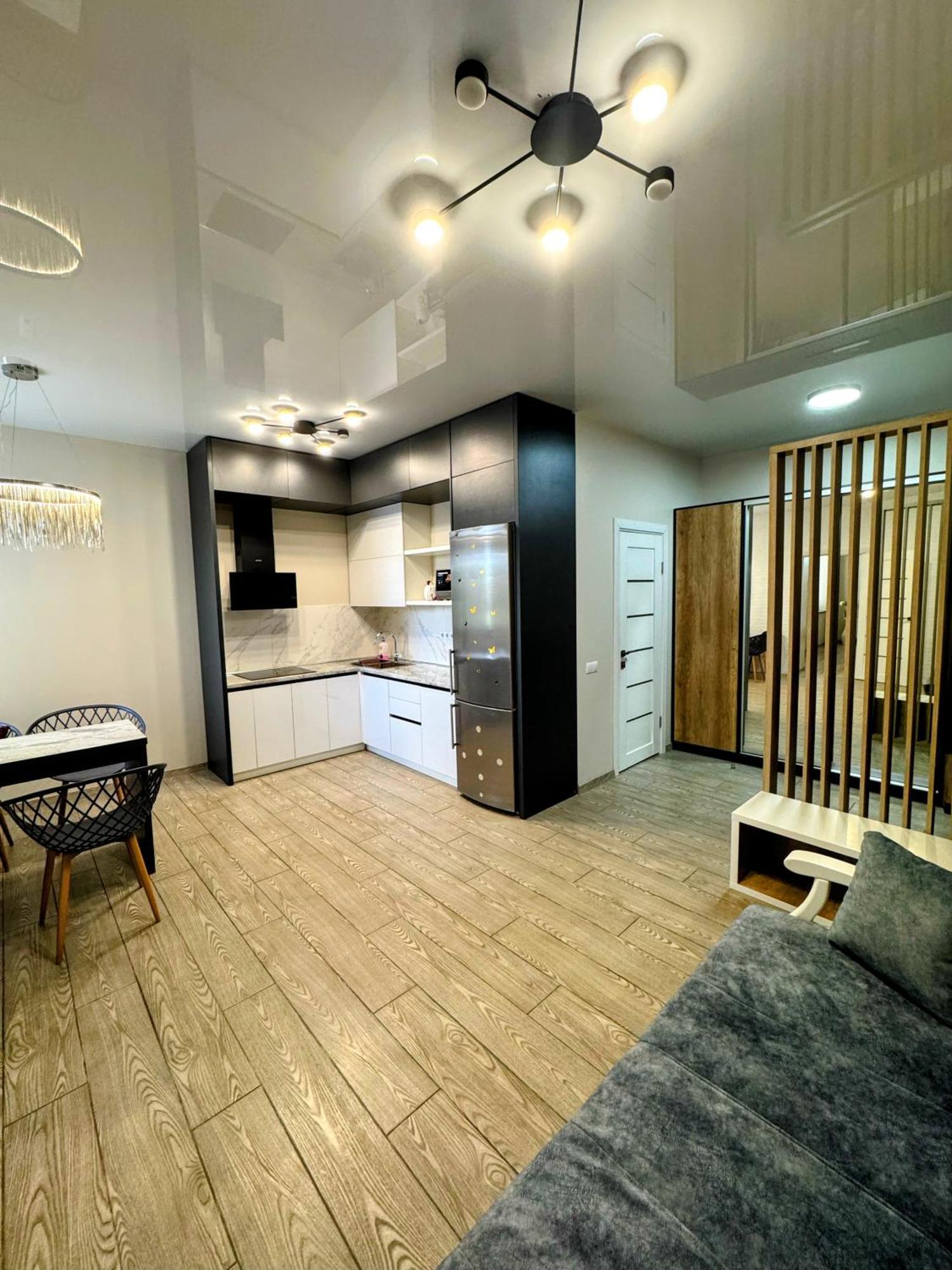 Vip Apartment У Центрі Міста, Новобуджк Театральний,Дуже Простора Rivne Extérieur photo